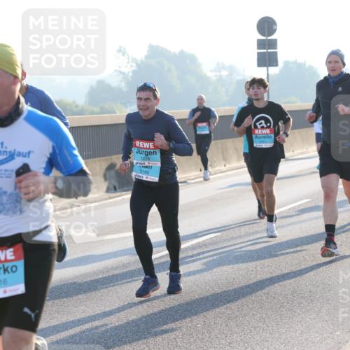 03.10.2025 - Köhlbrandbrückenlauf Lena Gebhardt http://msf.ph/oto/9056895 03.10.2025 09:17:42 Position 1 41, 1218, 3160, 1116, 2901 meine-sportfotos.de