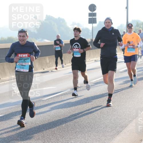 03.10.2025 - Köhlbrandbrückenlauf Lena Gebhardt http://msf.ph/oto/9056911 03.10.2025 09:17:42 Position 1 1058, 1218, 3160, 2901, 42 meine-sportfotos.de