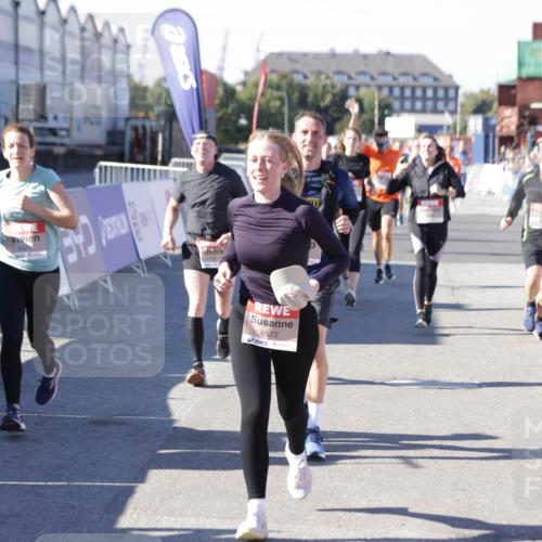 03.10.2025 - Köhlbrandbrückenlauf Jannik Wohlers http://msf.ph/oto/9056928 03.10.2025 13:11:12 Ziel 4135, 4506, 4521, 5218, 5258, 5522, 6272, 6330, 6449, 6450, 6572, 6727, 6751 meine-sportfotos.de