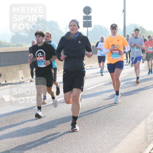 03.10.2025 - Köhlbrandbrückenlauf Lena Gebhardt http://msf.ph/oto/9056933 03.10.2025 09:17:43 Position 1 2901, 0, 3, 1474 meine-sportfotos.de
