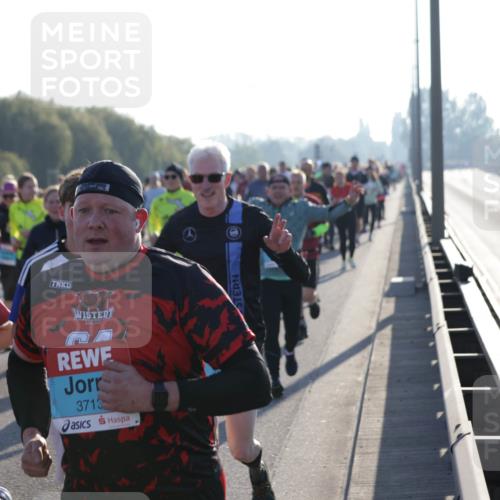 03.10.2025 - Köhlbrandbrückenlauf Jannik Wohlers http://msf.ph/oto/9056937 03.10.2025 09:21:06 Position 3 3727, 3713 meine-sportfotos.de