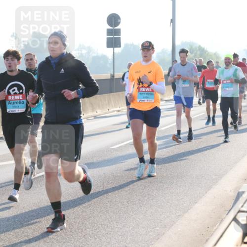 03.10.2025 - Köhlbrandbrückenlauf Lena Gebhardt http://msf.ph/oto/9056945 03.10.2025 09:17:43 Position 1 2901, 1474 meine-sportfotos.de