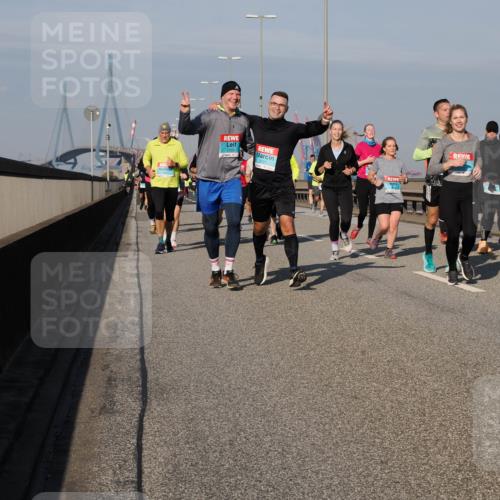 03.10.2025 - Köhlbrandbrückenlauf Fabian Wolf http://msf.ph/oto/9056946 03.10.2025 10:03:42 Position 3 2720, 2721, 2053 meine-sportfotos.de