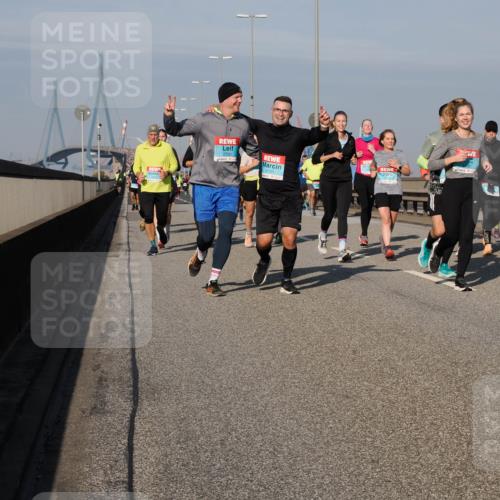 03.10.2025 - Köhlbrandbrückenlauf Fabian Wolf http://msf.ph/oto/9056954 03.10.2025 10:03:42 Position 3 2720, 2721, 2053 meine-sportfotos.de