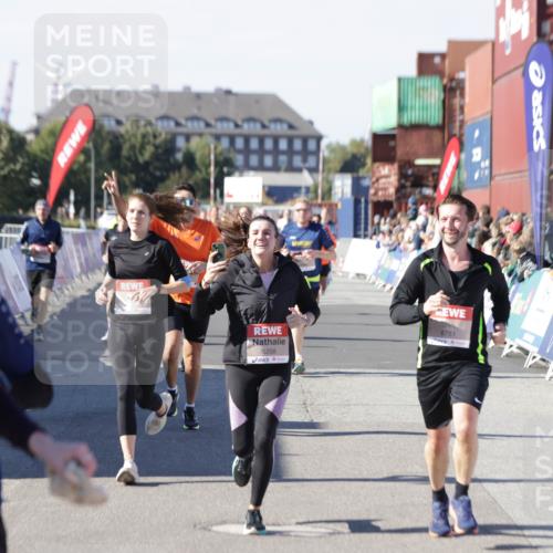 03.10.2025 - Köhlbrandbrückenlauf Jannik Wohlers http://msf.ph/oto/9056959 03.10.2025 13:11:13 Ziel 4135, 4521, 5218, 5258, 5522, 6272, 6572, 6685, 6686, 6727, 6751 meine-sportfotos.de