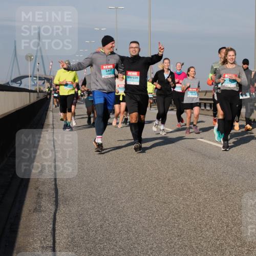 03.10.2025 - Köhlbrandbrückenlauf Fabian Wolf http://msf.ph/oto/9056965 03.10.2025 10:03:42 Position 3 2720, 2721, 978, 2, 205 meine-sportfotos.de