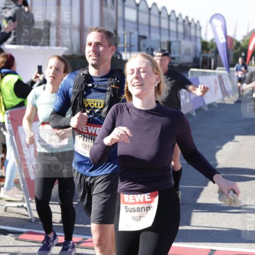 03.10.2025 - Köhlbrandbrückenlauf Jannik Wohlers http://msf.ph/oto/9056977 03.10.2025 13:11:14 Ziel 4135, 4521, 5218, 5258, 5522, 5754, 6272, 6572, 6685, 6686, 6727, 6751 meine-sportfotos.de