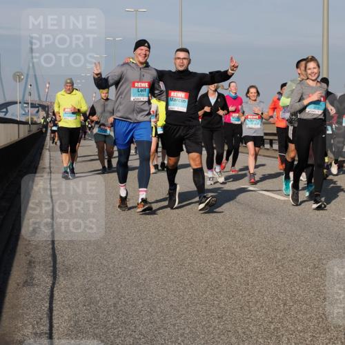 03.10.2025 - Köhlbrandbrückenlauf Fabian Wolf http://msf.ph/oto/9056983 03.10.2025 10:03:43 Position 3 2720, 2721, 3772, 2973 meine-sportfotos.de