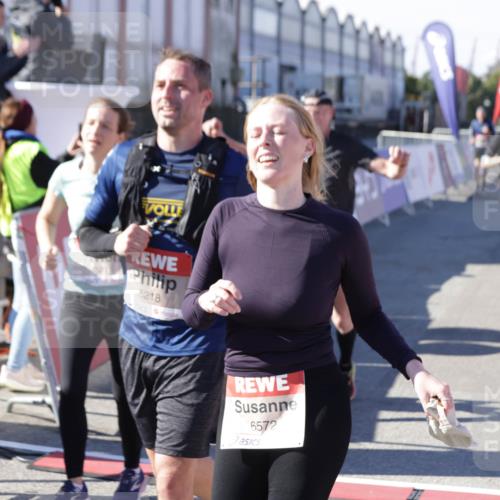 03.10.2025 - Köhlbrandbrückenlauf Jannik Wohlers http://msf.ph/oto/9056984 03.10.2025 13:11:14 Ziel 4135, 4521, 5218, 5258, 5522, 5754, 6272, 6572, 6685, 6686, 6727, 6751 meine-sportfotos.de