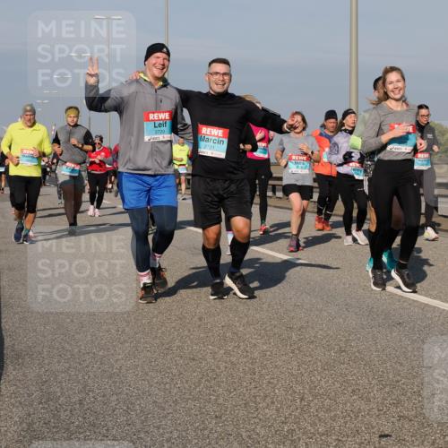 03.10.2025 - Köhlbrandbrückenlauf Fabian Wolf http://msf.ph/oto/9057010 03.10.2025 10:03:43 Position 3 2720, 2721, 978 meine-sportfotos.de