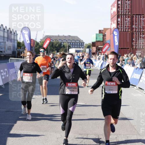 03.10.2025 - Köhlbrandbrückenlauf Jannik Wohlers http://msf.ph/oto/9057011 03.10.2025 13:11:15 Ziel 4135, 4293, 4521, 5218, 5258, 5522, 5754, 6080, 6272, 6572, 6685, 6686, 6727, 6751 meine-sportfotos.de