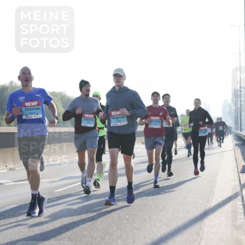 03.10.2025 - Köhlbrandbrückenlauf Jannik Wohlers http://msf.ph/oto/9057012 03.10.2025 09:13:27 Position 3 3079, 1237, 1150 meine-sportfotos.de