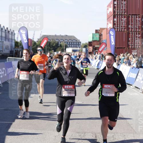 03.10.2025 - Köhlbrandbrückenlauf Jannik Wohlers http://msf.ph/oto/9057017 03.10.2025 13:11:15 Ziel 4135, 4293, 4521, 5218, 5258, 5522, 5754, 6080, 6272, 6572, 6685, 6686, 6727, 6751 meine-sportfotos.de