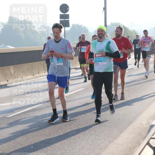 03.10.2025 - Köhlbrandbrückenlauf Lena Gebhardt http://msf.ph/oto/9057025 03.10.2025 09:17:46 Position 1 57, 3806, 1134 meine-sportfotos.de