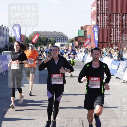 03.10.2025 - Köhlbrandbrückenlauf Jannik Wohlers http://msf.ph/oto/9057026 03.10.2025 13:11:15 Ziel 4135, 4293, 4521, 5218, 5258, 5522, 5754, 6080, 6272, 6572, 6685, 6686, 6727, 6751 meine-sportfotos.de