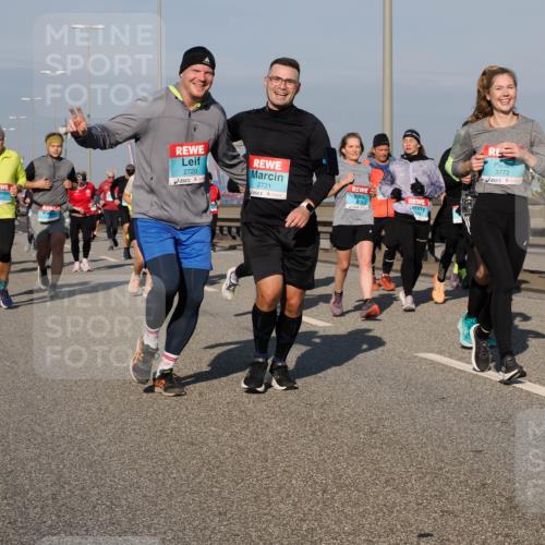 03.10.2025 - Köhlbrandbrückenlauf Fabian Wolf http://msf.ph/oto/9057028 03.10.2025 10:03:44 Position 3 3221, 2720, 2721, 78, 3772, 2977 meine-sportfotos.de