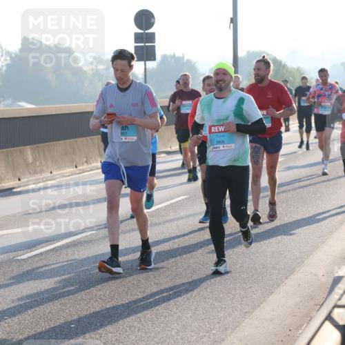 03.10.2025 - Köhlbrandbrückenlauf Lena Gebhardt http://msf.ph/oto/9057033 03.10.2025 09:17:46 Position 1 857, 3806, 1134 meine-sportfotos.de
