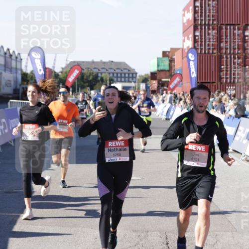 03.10.2025 - Köhlbrandbrückenlauf Jannik Wohlers http://msf.ph/oto/9057037 03.10.2025 13:11:15 Ziel 4135, 4293, 4521, 5218, 5258, 5522, 5754, 6080, 6272, 6572, 6685, 6686, 6727, 6751 meine-sportfotos.de