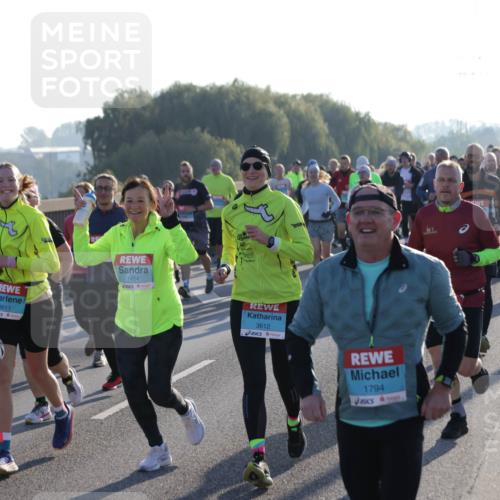 03.10.2025 - Köhlbrandbrückenlauf Jannik Wohlers http://msf.ph/oto/9057042 03.10.2025 09:21:08 Position 3 2188, 3611, 1454, 3612, 1794 meine-sportfotos.de