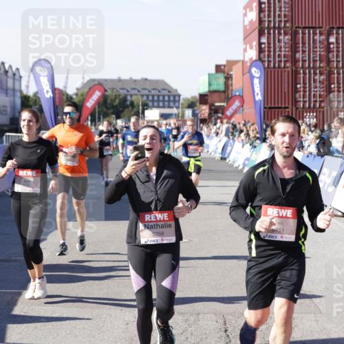 03.10.2025 - Köhlbrandbrückenlauf Jannik Wohlers http://msf.ph/oto/9057047 03.10.2025 13:11:15 Ziel 4135, 4293, 4521, 5218, 5258, 5522, 5754, 6080, 6272, 6572, 6685, 6686, 6727, 6751 meine-sportfotos.de