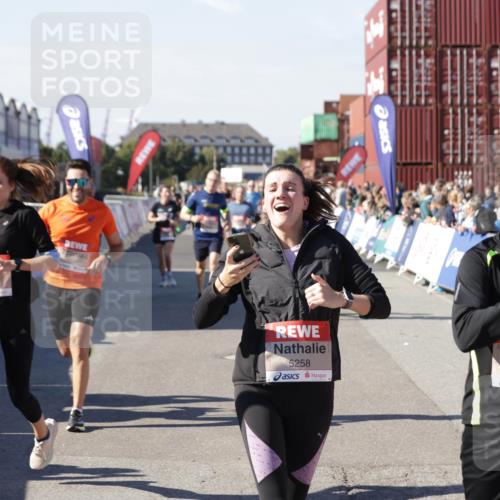 03.10.2025 - Köhlbrandbrückenlauf Jannik Wohlers http://msf.ph/oto/9057049 03.10.2025 13:11:16 Ziel 4135, 4293, 4521, 5218, 5258, 5522, 5754, 6080, 6272, 6572, 6685, 6686, 6726, 6727, 6751 meine-sportfotos.de