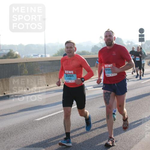 03.10.2025 - Köhlbrandbrückenlauf Lena Gebhardt http://msf.ph/oto/9057053 03.10.2025 09:17:50 Position 1 1165, 1273, 1134 meine-sportfotos.de