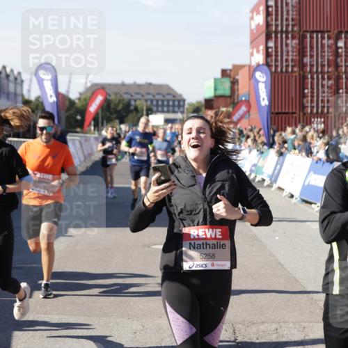 03.10.2025 - Köhlbrandbrückenlauf Jannik Wohlers http://msf.ph/oto/9057057 03.10.2025 13:11:16 Ziel 4135, 4293, 4521, 5218, 5258, 5522, 5754, 6080, 6272, 6572, 6685, 6686, 6726, 6727, 6751 meine-sportfotos.de