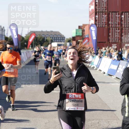 03.10.2025 - Köhlbrandbrückenlauf Jannik Wohlers http://msf.ph/oto/9057058 03.10.2025 13:11:16 Ziel 4135, 4293, 4521, 5218, 5258, 5522, 5754, 6080, 6272, 6572, 6685, 6686, 6726, 6727, 6751 meine-sportfotos.de