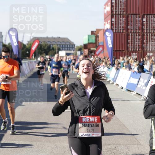 03.10.2025 - Köhlbrandbrückenlauf Jannik Wohlers http://msf.ph/oto/9057065 03.10.2025 13:11:16 Ziel 4135, 4293, 4521, 5218, 5258, 5522, 5754, 6080, 6272, 6572, 6685, 6686, 6726, 6727, 6751 meine-sportfotos.de