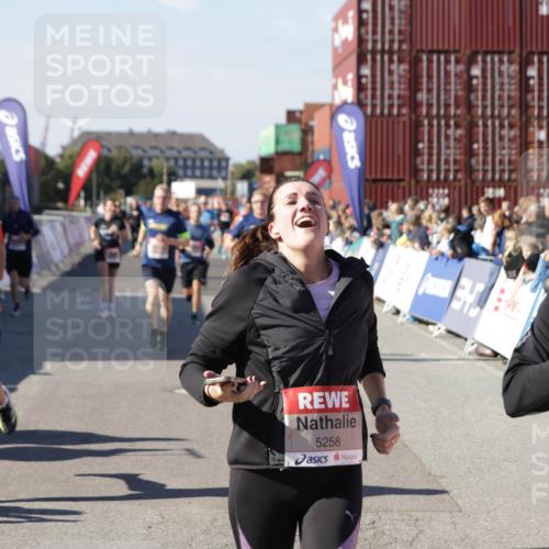 03.10.2025 - Köhlbrandbrückenlauf Jannik Wohlers http://msf.ph/oto/9057084 03.10.2025 13:11:16 Ziel 4135, 4293, 4521, 5218, 5258, 5522, 5754, 6080, 6272, 6572, 6685, 6686, 6726, 6727, 6751 meine-sportfotos.de