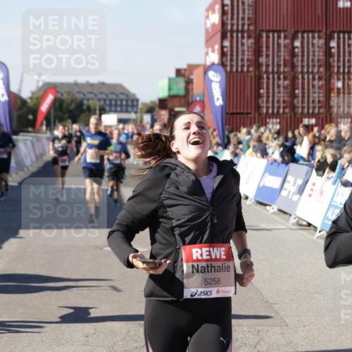 03.10.2025 - Köhlbrandbrückenlauf Jannik Wohlers http://msf.ph/oto/9057089 03.10.2025 13:11:16 Ziel 4135, 4293, 4521, 5218, 5258, 5522, 5754, 6080, 6272, 6572, 6685, 6686, 6726, 6727, 6751 meine-sportfotos.de