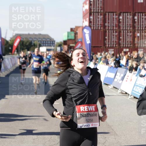 03.10.2025 - Köhlbrandbrückenlauf Jannik Wohlers http://msf.ph/oto/9057092 03.10.2025 13:11:16 Ziel 4135, 4293, 4521, 5218, 5258, 5522, 5754, 6080, 6272, 6572, 6685, 6686, 6726, 6727, 6751 meine-sportfotos.de