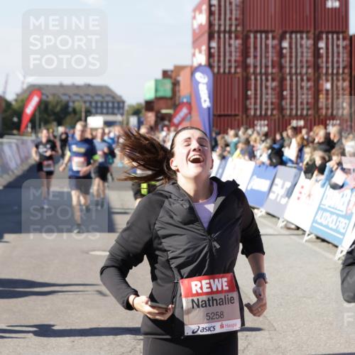 03.10.2025 - Köhlbrandbrückenlauf Jannik Wohlers http://msf.ph/oto/9057096 03.10.2025 13:11:17 Ziel 4135, 4293, 4521, 4597, 5218, 5258, 5522, 5754, 6080, 6272, 6572, 6685, 6686, 6726, 6727, 6751 meine-sportfotos.de