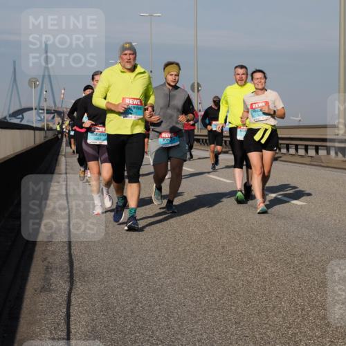 03.10.2025 - Köhlbrandbrückenlauf Fabian Wolf http://msf.ph/oto/9057097 03.10.2025 10:03:46 Position 3 2314, 3221, 2255 meine-sportfotos.de