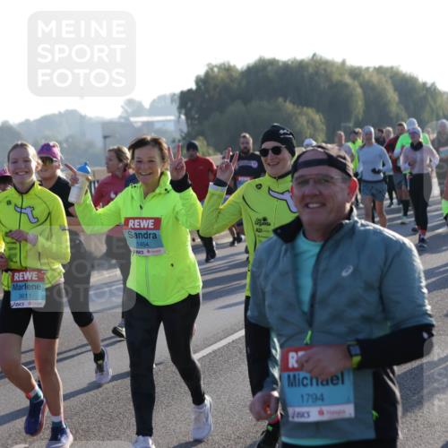 03.10.2025 - Köhlbrandbrückenlauf Jannik Wohlers http://msf.ph/oto/9057100 03.10.2025 09:21:09 Position 3 3611, 1454, 1794, 2800 meine-sportfotos.de