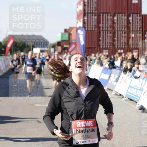 03.10.2025 - Köhlbrandbrückenlauf Jannik Wohlers http://msf.ph/oto/9057101 03.10.2025 13:11:17 Ziel 4135, 4293, 4521, 4597, 5218, 5258, 5522, 5754, 6080, 6272, 6572, 6685, 6686, 6726, 6727, 6751 meine-sportfotos.de