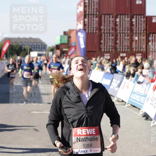 03.10.2025 - Köhlbrandbrückenlauf Jannik Wohlers http://msf.ph/oto/9057105 03.10.2025 13:11:17 Ziel 4135, 4293, 4521, 4597, 5218, 5258, 5522, 5754, 6080, 6272, 6572, 6685, 6686, 6726, 6727, 6751 meine-sportfotos.de