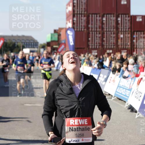 03.10.2025 - Köhlbrandbrückenlauf Jannik Wohlers http://msf.ph/oto/9057110 03.10.2025 13:11:17 Ziel 4135, 4293, 4521, 4597, 5218, 5258, 5522, 5754, 6080, 6272, 6572, 6685, 6686, 6726, 6727, 6751 meine-sportfotos.de