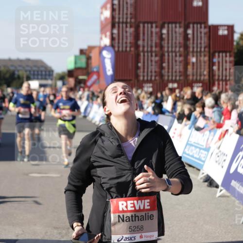 03.10.2025 - Köhlbrandbrückenlauf Jannik Wohlers http://msf.ph/oto/9057119 03.10.2025 13:11:17 Ziel 4135, 4293, 4521, 4597, 5218, 5258, 5522, 5754, 6080, 6272, 6572, 6685, 6686, 6726, 6727, 6751 meine-sportfotos.de
