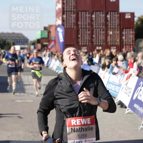 03.10.2025 - Köhlbrandbrückenlauf Jannik Wohlers http://msf.ph/oto/9057124 03.10.2025 13:11:17 Ziel 4135, 4293, 4521, 4597, 5218, 5258, 5522, 5754, 6080, 6272, 6572, 6685, 6686, 6726, 6727, 6751 meine-sportfotos.de