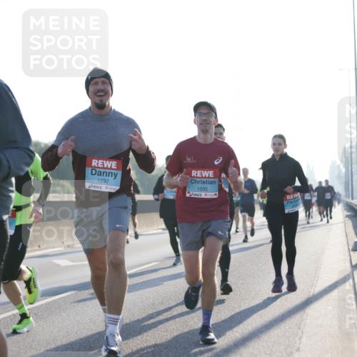 03.10.2025 - Köhlbrandbrückenlauf Jannik Wohlers http://msf.ph/oto/9057144 03.10.2025 09:13:29 Position 3 1150, 1237, 1035 meine-sportfotos.de