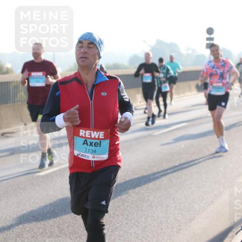 03.10.2025 - Köhlbrandbrückenlauf Lena Gebhardt http://msf.ph/oto/9057151 03.10.2025 09:17:52 Position 1 1134 meine-sportfotos.de