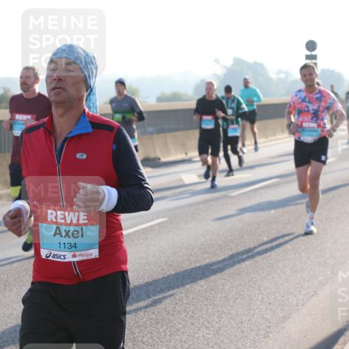 03.10.2025 - Köhlbrandbrückenlauf Lena Gebhardt http://msf.ph/oto/9057155 03.10.2025 09:17:52 Position 1 1134 meine-sportfotos.de