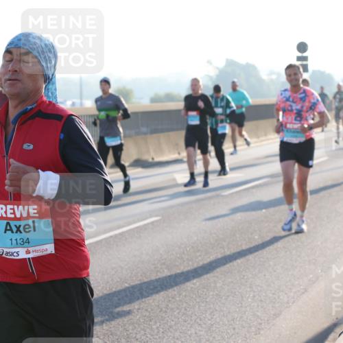 03.10.2025 - Köhlbrandbrückenlauf Lena Gebhardt http://msf.ph/oto/9057165 03.10.2025 09:17:52 Position 1 1134 meine-sportfotos.de