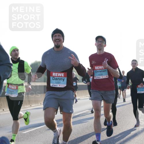 03.10.2025 - Köhlbrandbrückenlauf Jannik Wohlers http://msf.ph/oto/9057175 03.10.2025 09:13:30 Position 3 50, 3720, 1237, 1035 meine-sportfotos.de