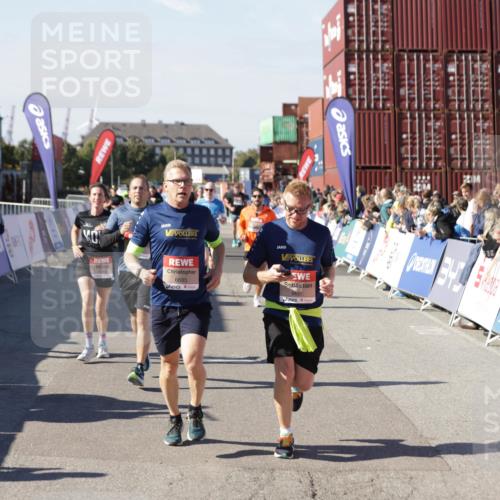 03.10.2025 - Köhlbrandbrückenlauf Jannik Wohlers http://msf.ph/oto/9057192 03.10.2025 13:11:19 Ziel 4135, 4293, 4521, 4597, 5218, 5258, 5522, 5754, 6080, 6272, 6572, 6685, 6686, 6726, 6727, 6751 meine-sportfotos.de