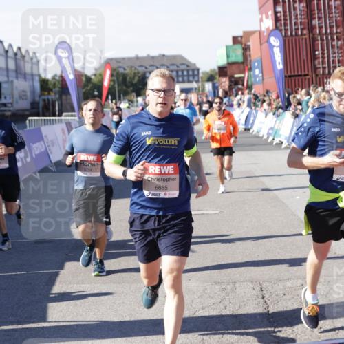03.10.2025 - Köhlbrandbrückenlauf Jannik Wohlers http://msf.ph/oto/9057195 03.10.2025 13:11:20 Ziel 4135, 4293, 4521, 4597, 5218, 5258, 5522, 5754, 5939, 6080, 6572, 6685, 6686, 6726, 6727, 6751 meine-sportfotos.de