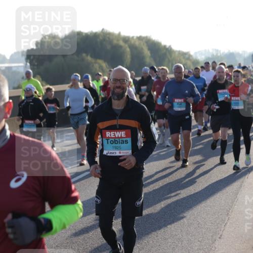 03.10.2025 - Köhlbrandbrückenlauf Jannik Wohlers http://msf.ph/oto/9057201 03.10.2025 09:21:11 Position 3 1925 meine-sportfotos.de