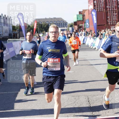 03.10.2025 - Köhlbrandbrückenlauf Jannik Wohlers http://msf.ph/oto/9057203 03.10.2025 13:11:20 Ziel 4135, 4293, 4521, 4597, 5218, 5258, 5522, 5754, 5939, 6080, 6572, 6685, 6686, 6726, 6727, 6751 meine-sportfotos.de