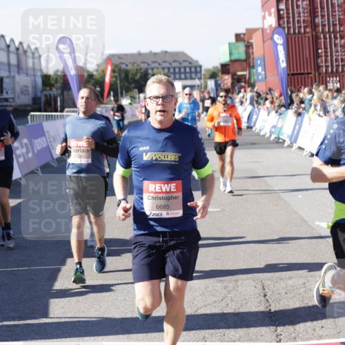 03.10.2025 - Köhlbrandbrückenlauf Jannik Wohlers http://msf.ph/oto/9057205 03.10.2025 13:11:20 Ziel 4135, 4293, 4521, 4597, 5218, 5258, 5522, 5754, 5939, 6080, 6572, 6685, 6686, 6726, 6727, 6751 meine-sportfotos.de